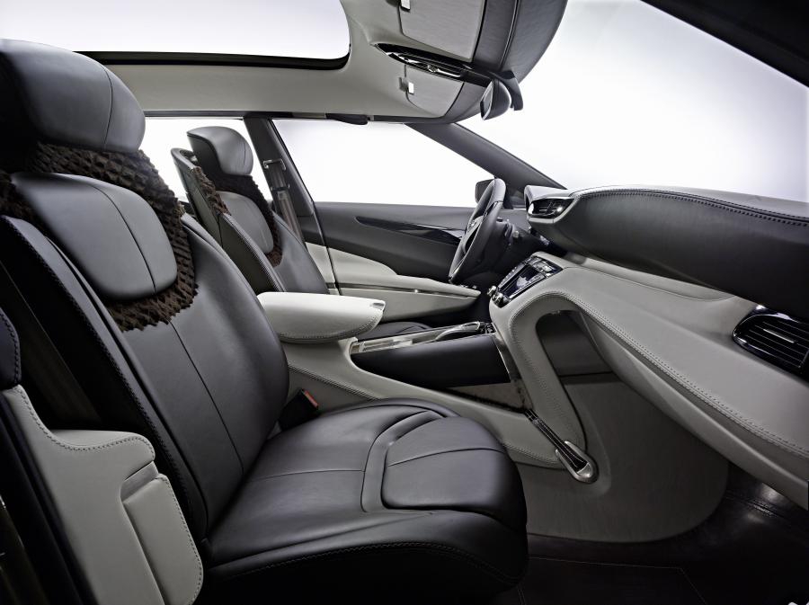 Интерьер Aston Martin Lagonda Concept 2009 года  (фото 3 из 7)